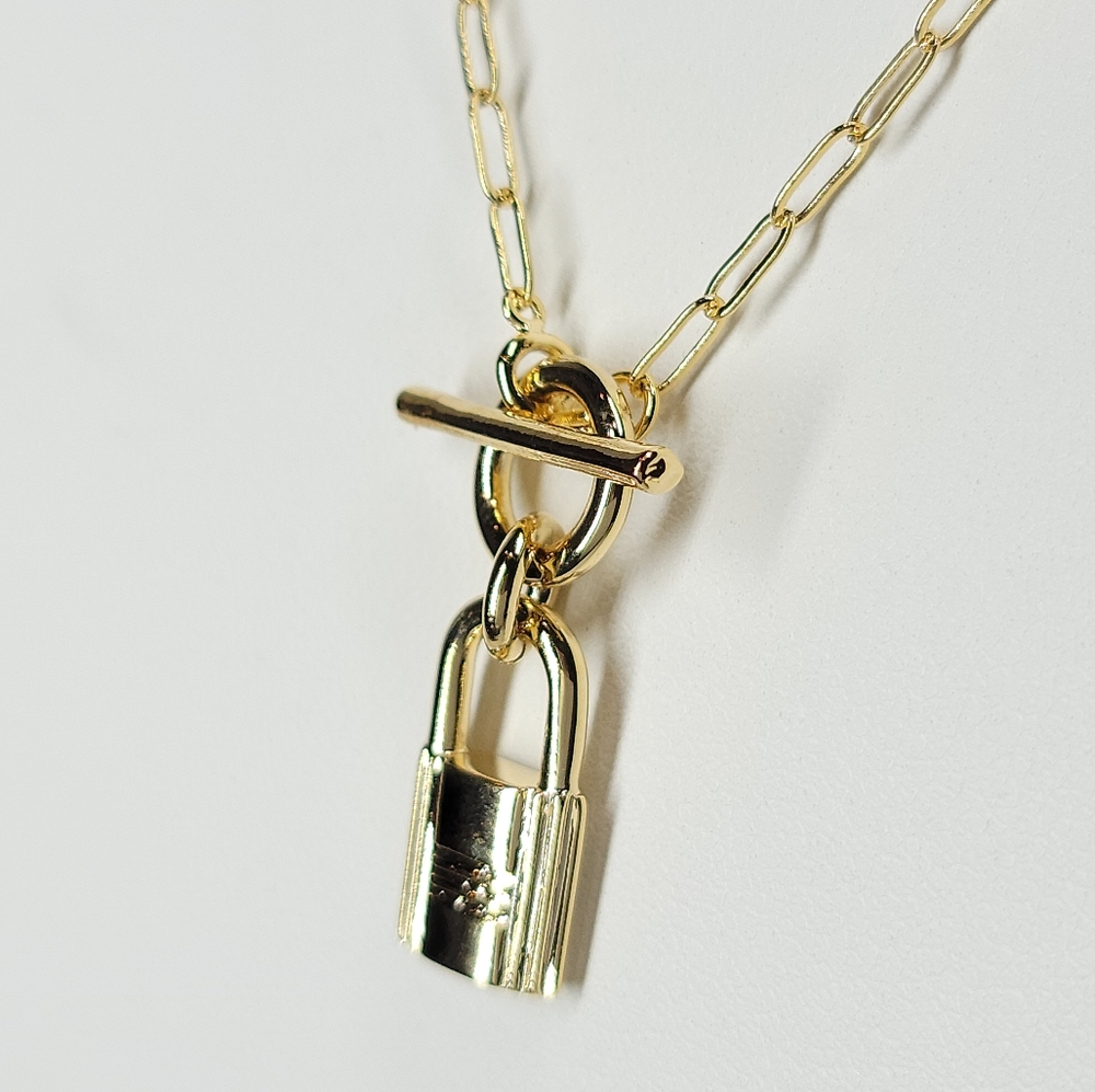 Trendy Padlock Toggle Paperclip Necklace NEW - Picture 2 of 11